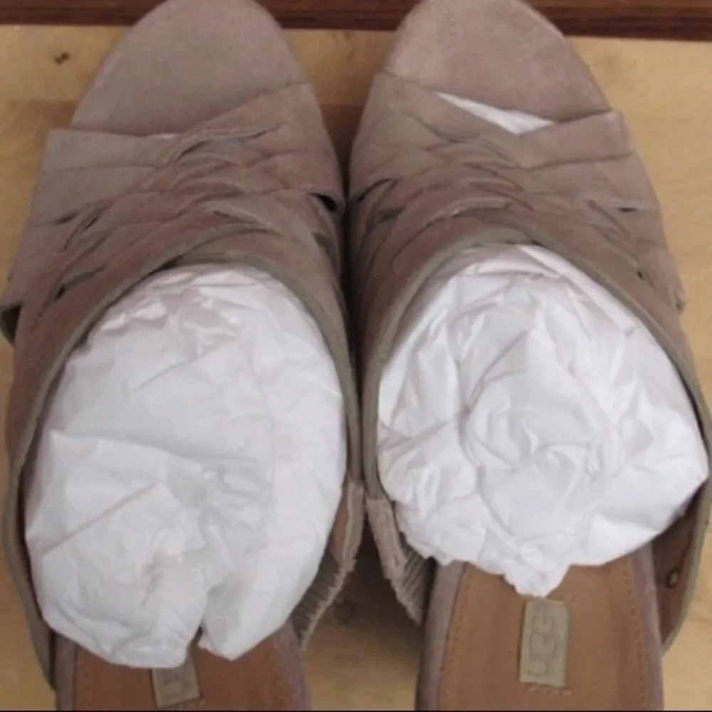 NWB UGG Tan Wedge Sandal